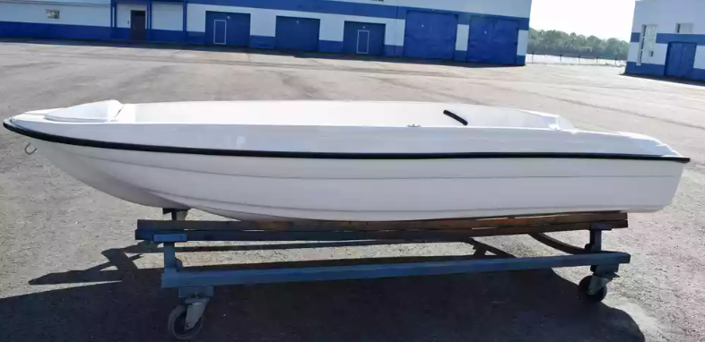 Стеклопластиковая лодка Пингвин (тримаран) в Батайске