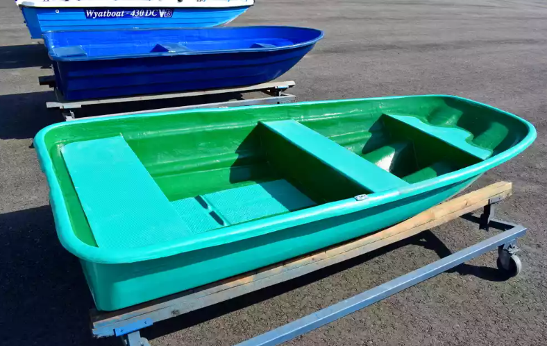 Стеклопластиковая лодка Старт (тримаран) в Батайске