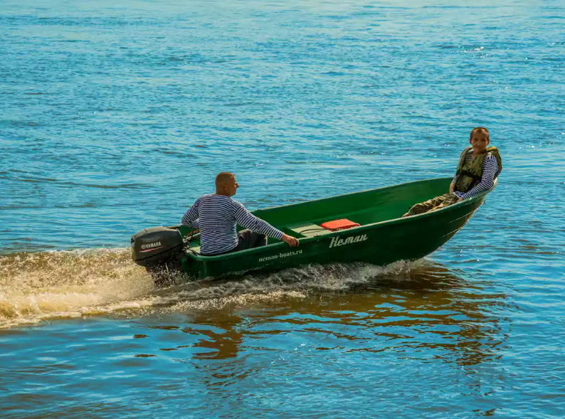 Стеклопластиковая лодка Neman-340 (тримаран) в Батайске