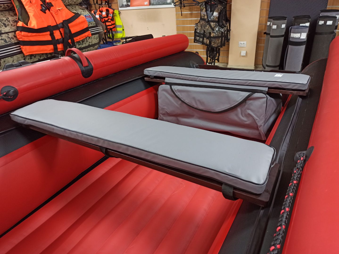 КОМПЛЕКТ МЯГКИХ НАКЛАДОК С СУМКОЙ ДЛЯ ЛОДОК 110Х20 СЕРЫЙ в Батайске