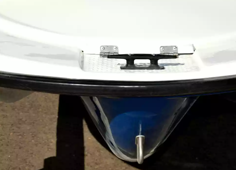 Стеклопластиковая лодка Пингвин с консолью (тримаран) в Батайске