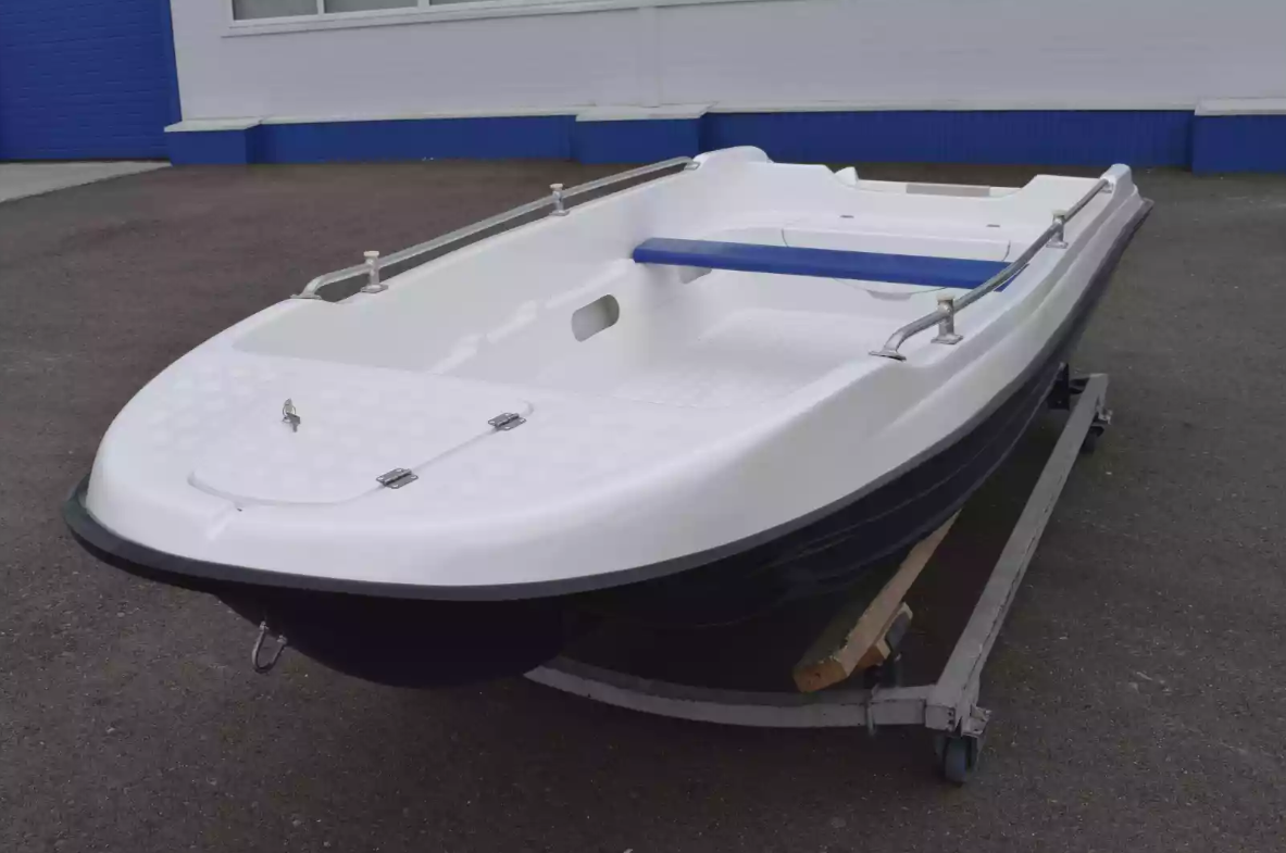 Стеклопластиковая лодка Пингвин New (тримаран) в Батайске