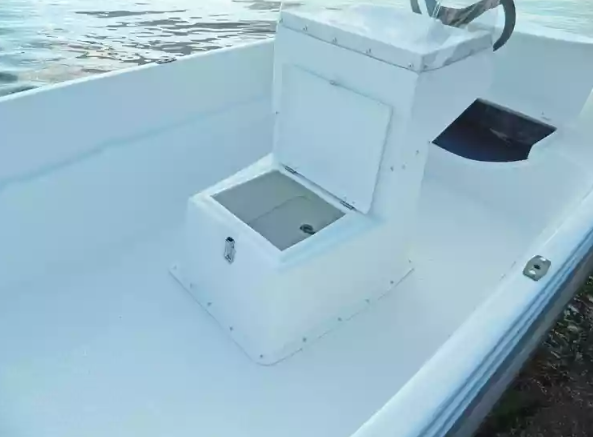 Стеклопластиковая лодка Пингвин с консолью (тримаран) в Батайске