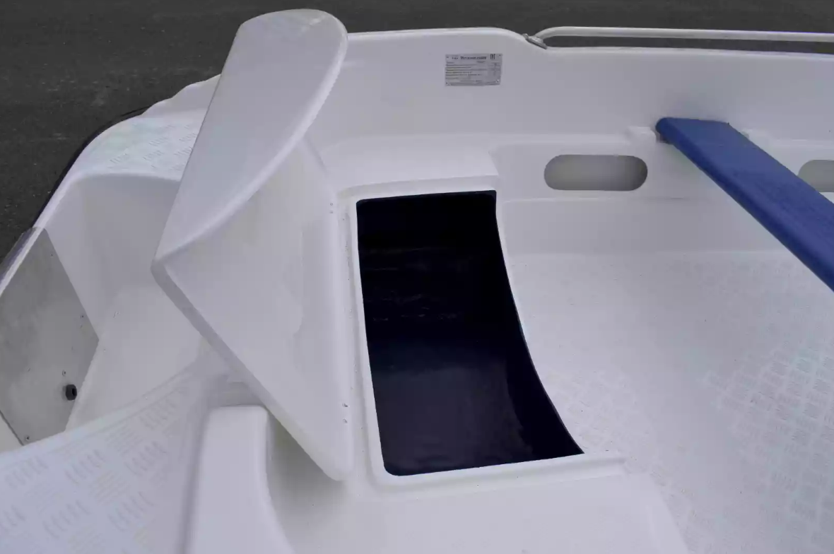 Стеклопластиковая лодка Пингвин New (тримаран) в Батайске