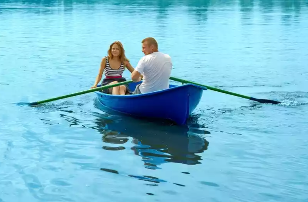 Стеклопластиковая лодка Дельфин в Батайске