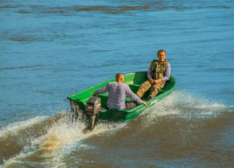 Стеклопластиковая лодка Neman-340 (тримаран) в Батайске