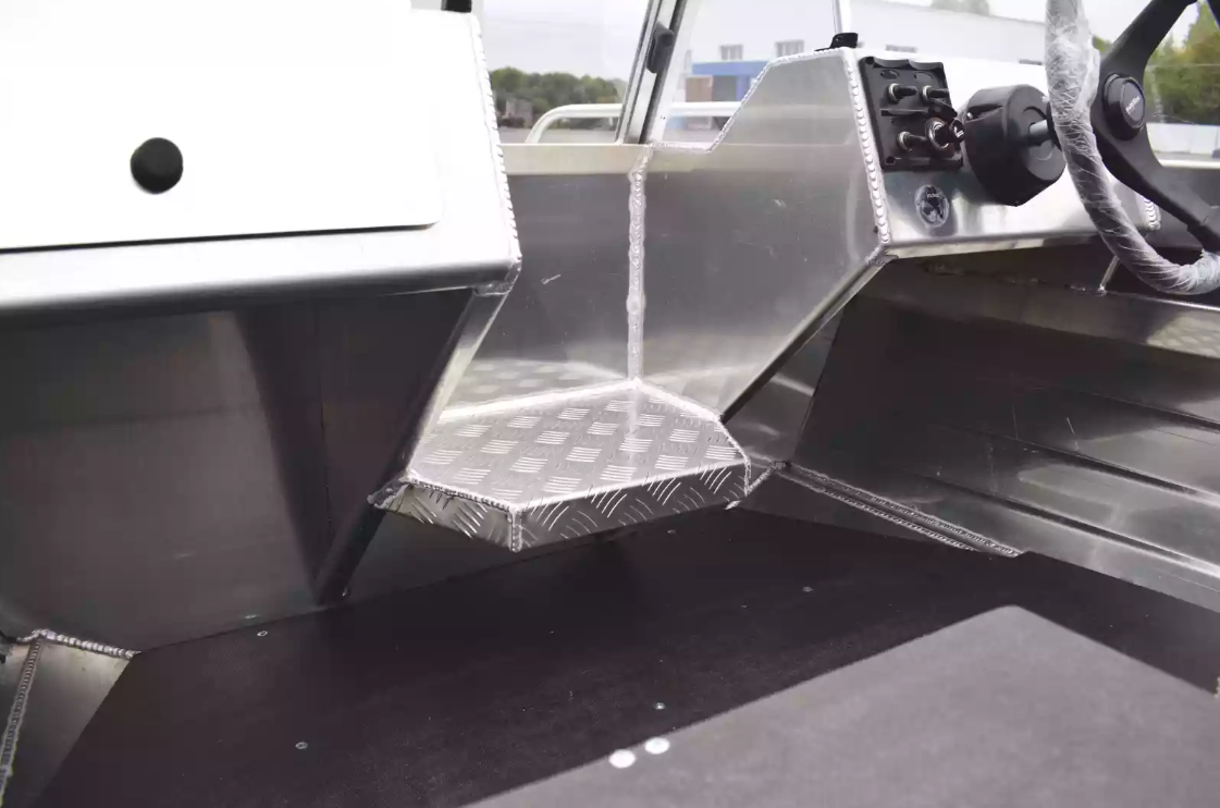 Алюминиевая лодка  Neman-400 PRO в Батайске