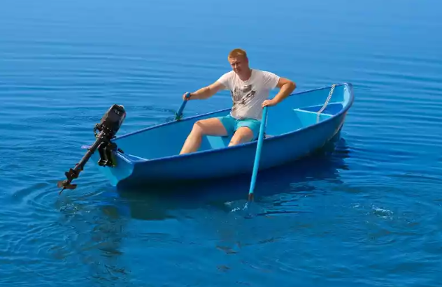 Стеклопластиковая лодка Омуль в Батайске