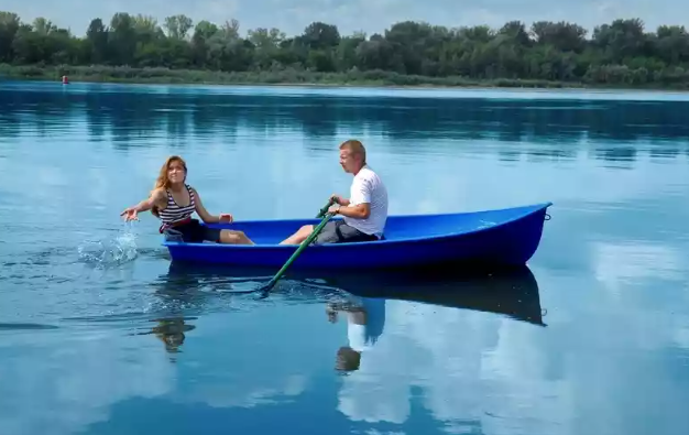 Стеклопластиковая лодка Дельфин в Батайске