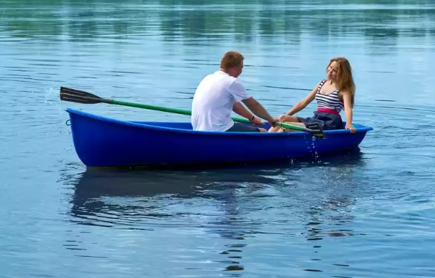 Стеклопластиковая лодка Дельфин в Батайске