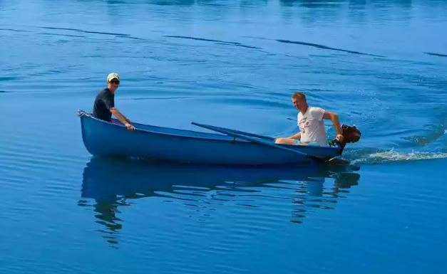 Стеклопластиковая лодка Омуль в Батайске