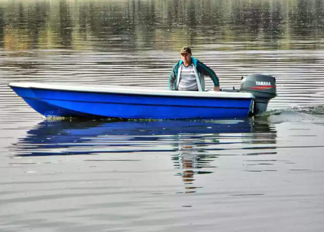 Стеклопластиковая лодка Wyatboat 430 тримаран в Батайске