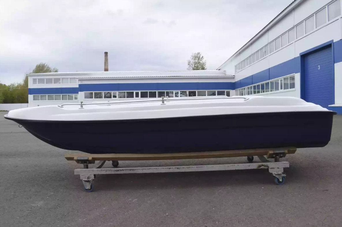 Стеклопластиковая лодка Пингвин New (тримаран) в Батайске
